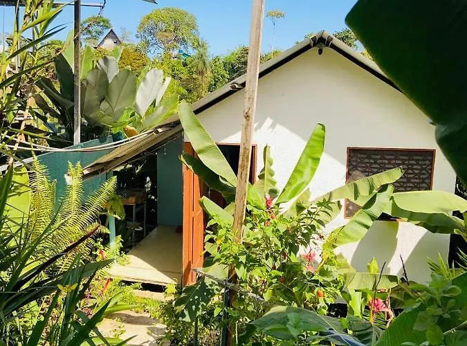 Casita Tangara Con Balcon Y Agua Caliente